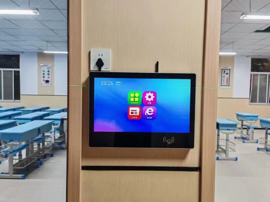 吉为科技智慧教室电子班牌助力学校智能化升级